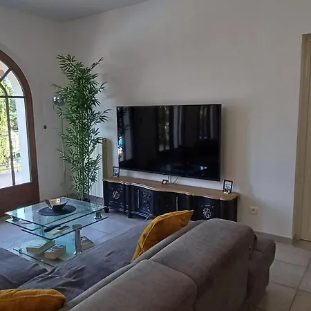 Будинок відпочинку Villa- Saint-raphael Сен-Рафаель