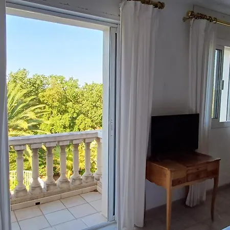 Будинок відпочинку Villa- Saint-raphael Сен-Рафаель